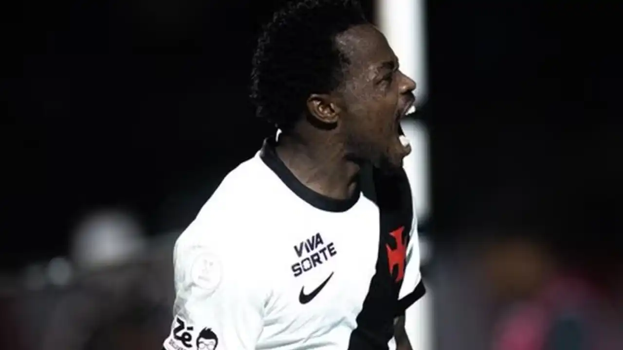 Jogadores do Vasco comemoram classificação para a semifinal da Copa do Brasil após vitória sobre o Vitória