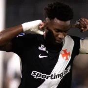 Thiago Mendes durante comemoração do Vasco após classificação na Copa do Brasil