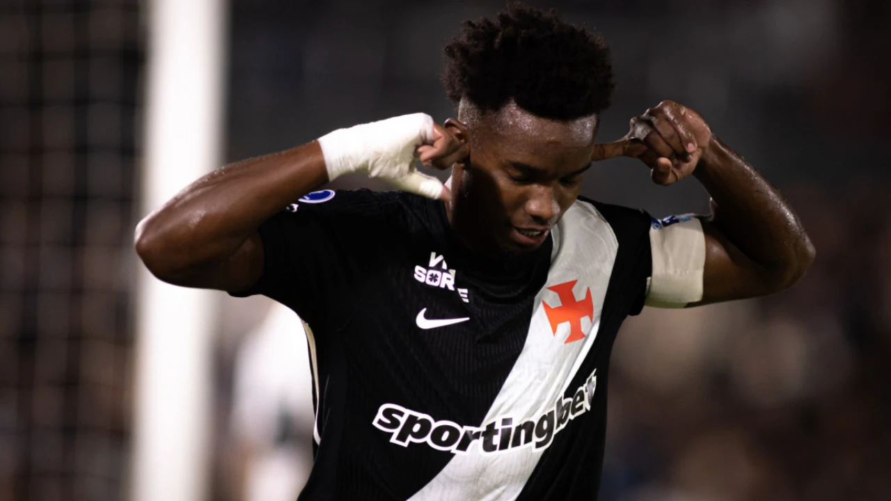 Thiago Mendes durante comemoração do Vasco após classificação na Copa do Brasil