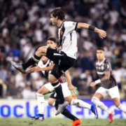 Santiago Sosa durante partida pelo Vasco na temporada de 2026