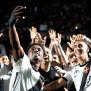 Jogadores do Vasco comemoram classificação na Copa do Brasil de 2026