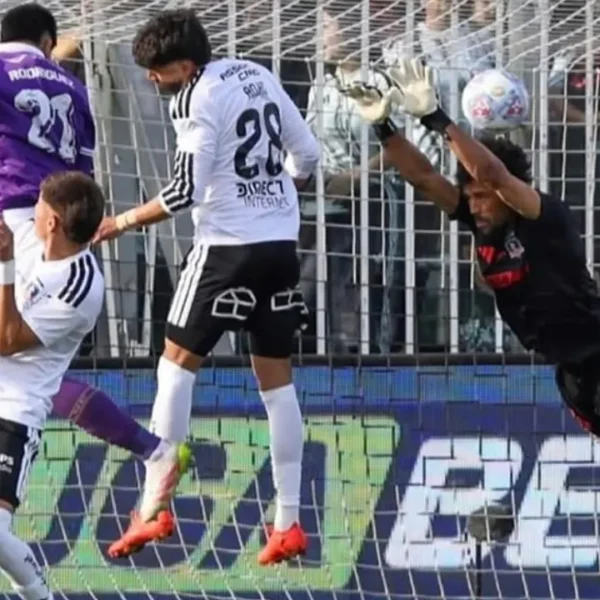 Vozinha durante partida do Colo-Colo no Campeonato Chileno