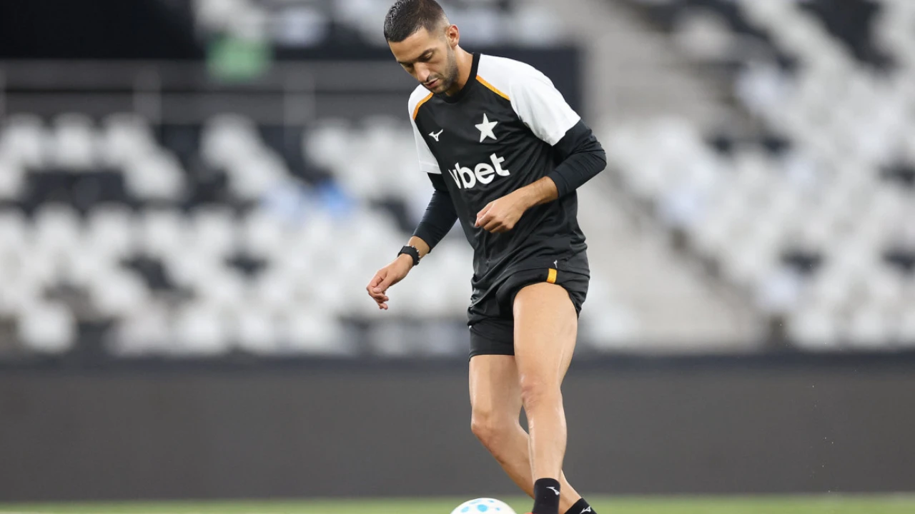 Hakim Ziyech é relacionado pelo Botafogo e pode estrear contra o Mirassol