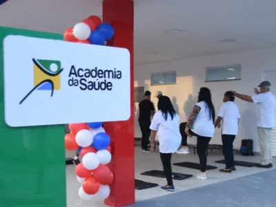 Moradores participam de atividade física em Academia da Saúde de Maricá