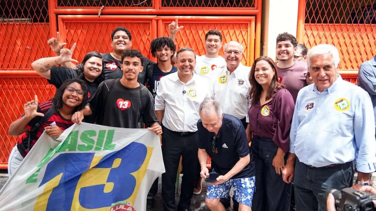 Após reunião com empresários, Alckmin percorreu ruas na zona sul de Niterói, acompanhado por lideranças políticas da cidade e destacou energia da juventude niteroiense | Reprodução
