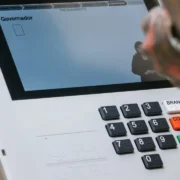 Sistema do TSE mostra apuração das Eleições 2026 em tempo real