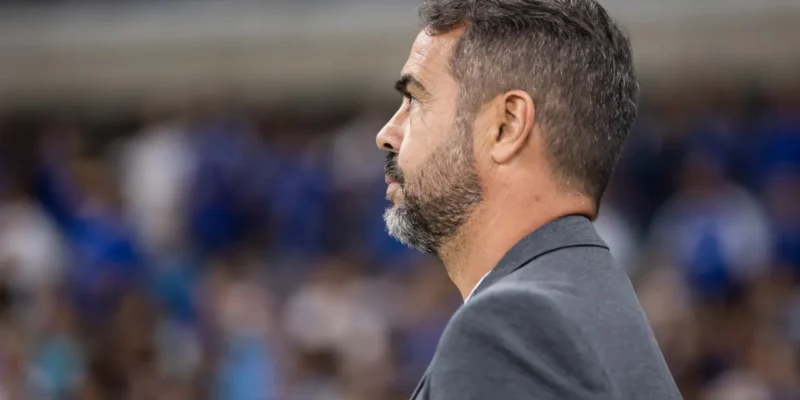 Artur Jorge comemora título da Libertadores de 2024 pelo Botafogo