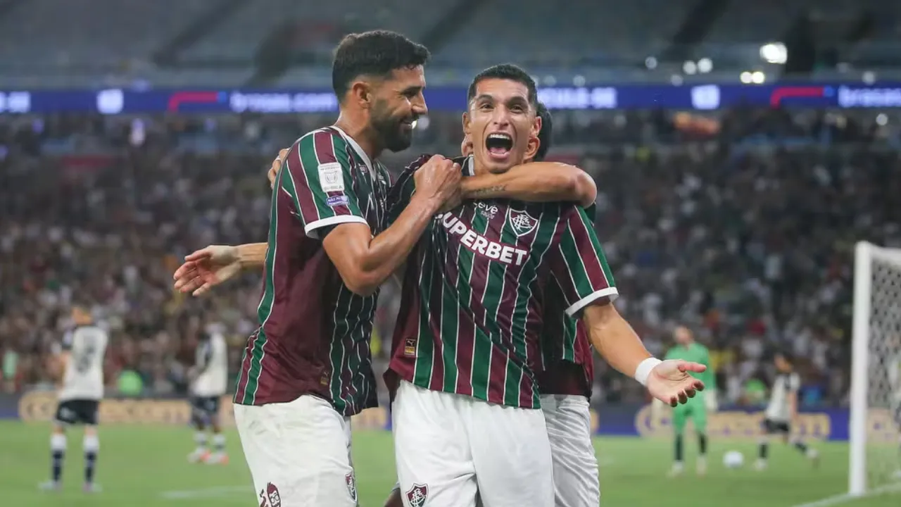 Soteldo e Kevin Serna durante partida do Fluminense na temporada de 2026 Soteldo e Kevin Serna durante partida do Fluminense na temporada de 2026