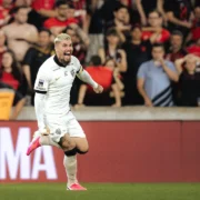 Lyanco comemora gol do Atlético-MG no empate com o Athletico pelo Brasileirão