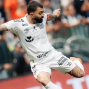 Thiago Borbas comemora gol de bicicleta na virada do Atlético-MG sobre o Santos