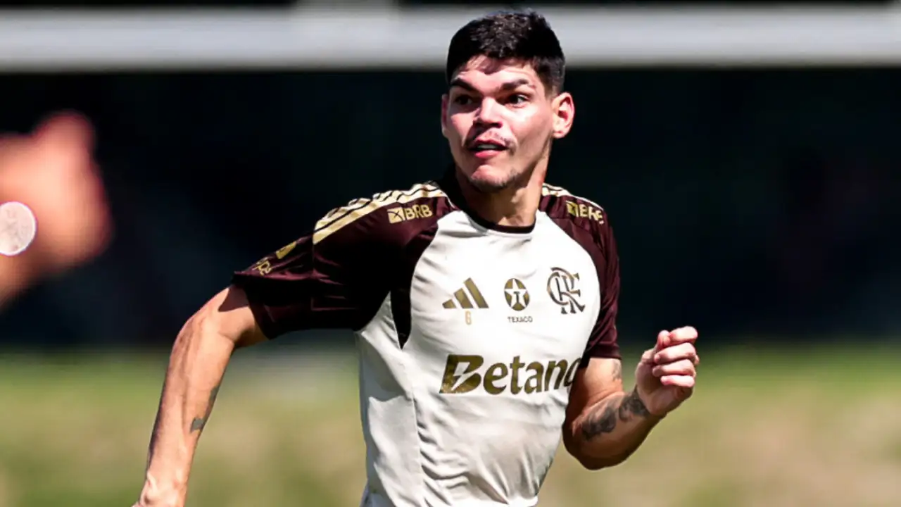 Ayrton Lucas durante partida do Flamengo pelo Campeonato Brasileiro de 2026
