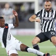 Alan Lescano comemora gol do Vasco na vitória sobre o Botafogo no Nilton Santos