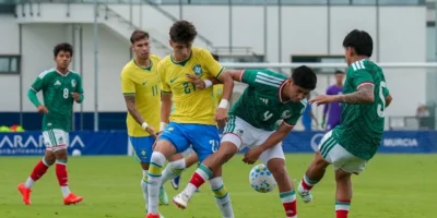 Jogadores da Seleção Brasileira Sub-20 comemoram gol na vitória por 4 a 0 sobre o México