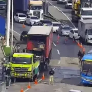 Imagem mostra trânsito intenso na Ponte Rio Niterói após incêndio em caminhão da Coca-Cola