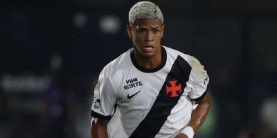 Cauan Barros, volante do Vasco, que sofreu acidente de carro antes do jogo contra o Boca