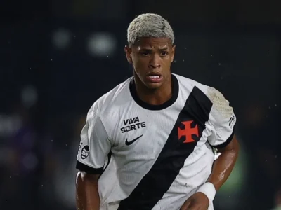 Cauan Barros, volante do Vasco, que sofreu acidente de carro antes do jogo contra o Boca