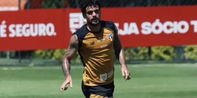 Cauly durante atividade pelo São Paulo antes de afastamento preventivo dos jogos