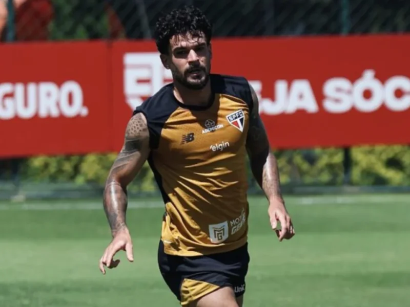 Cauly durante atividade pelo São Paulo antes de afastamento preventivo dos jogos