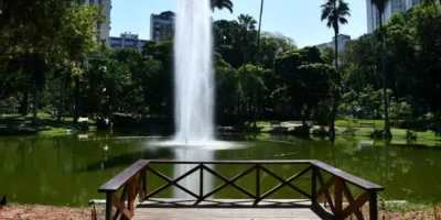 Músicos se apresentam no projeto Choro Niterói no Campo de São Bento