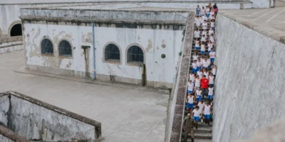 Estudantes visitam ponto turístico durante Circuito da Cidade em Niterói