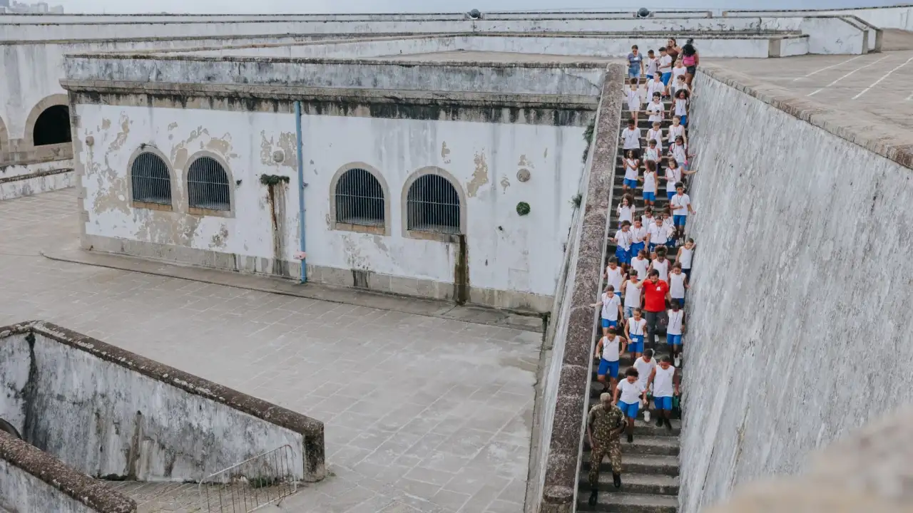 Estudantes visitam ponto turístico durante Circuito da Cidade em Niterói