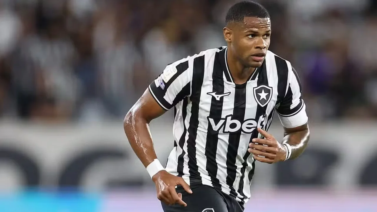 Júnior Santos em ação pelo Botafogo durante o Campeonato Brasileiro de 2026