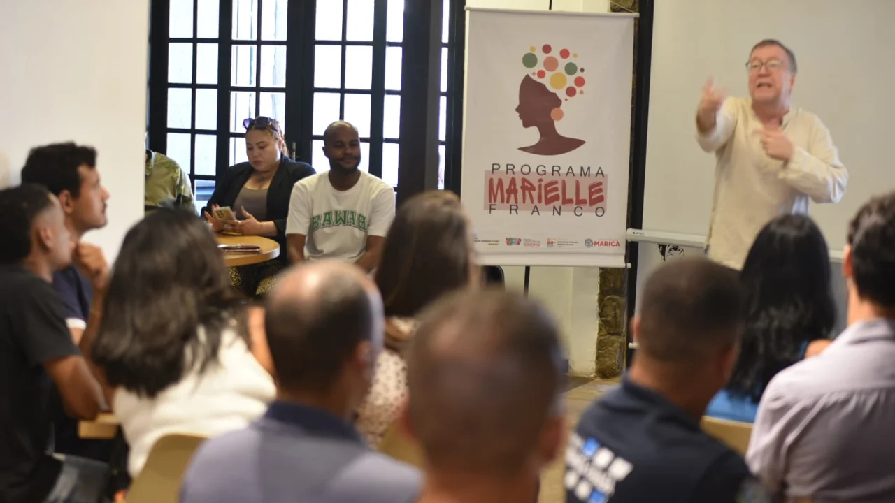 Participantes em atividade de formação sobre Direitos Humanos Participantes em atividade de formação sobre Direitos Humanos