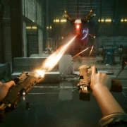 Cena de Cyberpunk 2077 em primeira pessoa mostra combate com duas pistolas, disparos contra um drone e inimigos em ambiente industrial.