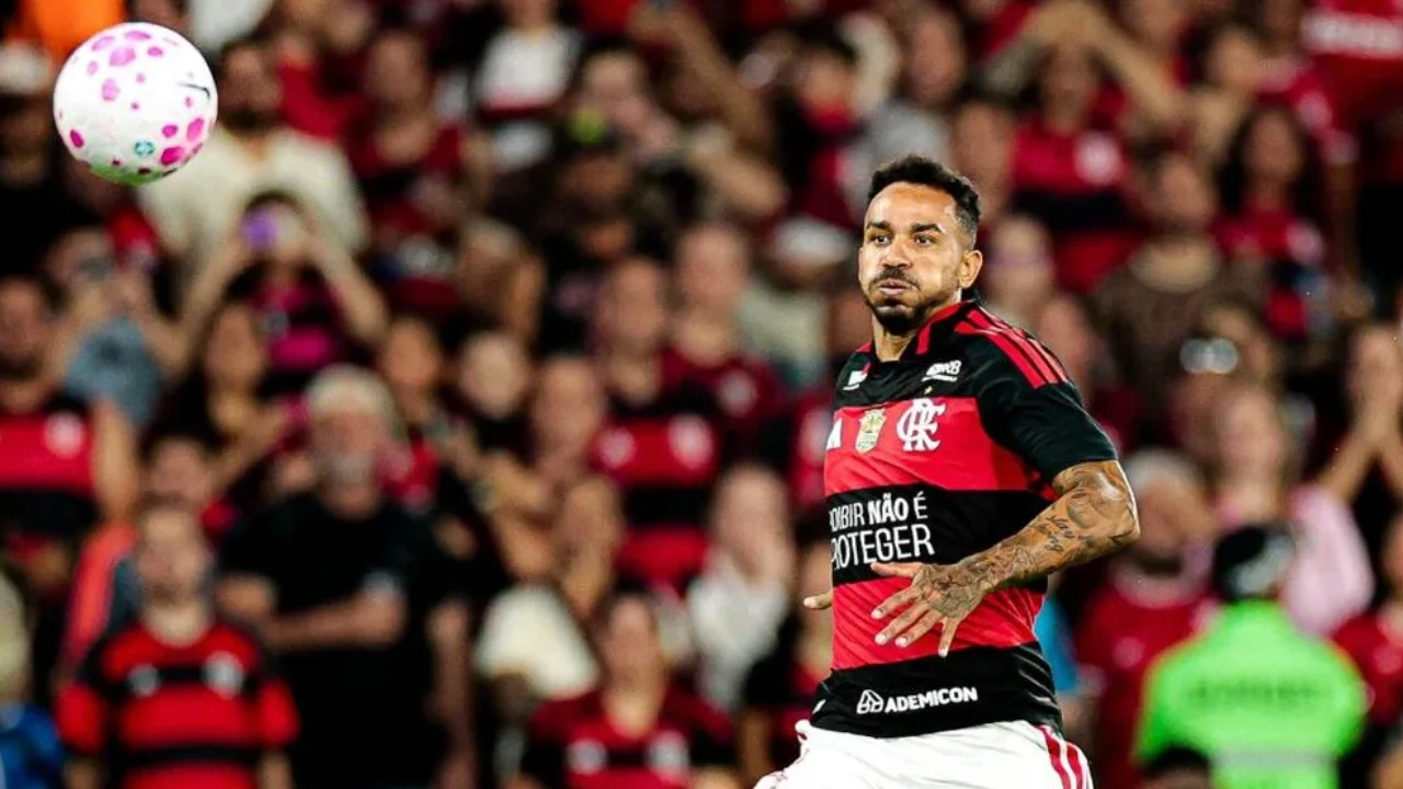 Danilo, zagueiro do Flamengo, que passou por cirurgia após sofrer duas fraturas na mandíbula no Fla-Flu Danilo, zagueiro do Flamengo, que passou por cirurgia após sofrer duas fraturas na mandíbula no Fla-Flu