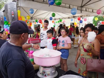 Crianças participam de festa em praça pública de Itaboraí