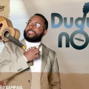 Dudu Nobre se apresenta no Candongueiro, em Niterói