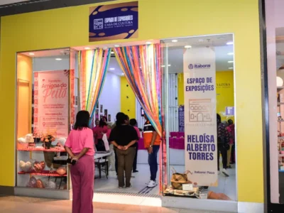 Exposição das Amigas do Peito no Itaboraí Plaza Shopping durante o Outubro Rosa