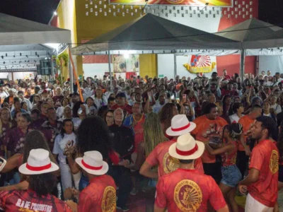 Fantasias da União de Maricá na exposição Carnavais da Utopia