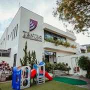 Fachada do Teatro GayLussac em São Francisco, Niterói