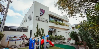 Fachada do Teatro GayLussac em São Francisco, Niterói