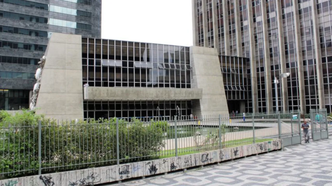 Fachada de edifício usada para ilustrar fiscalização de obras e arquitetura