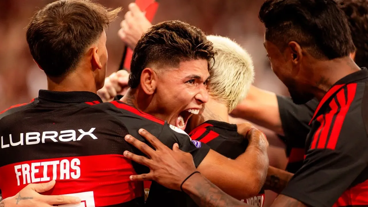 Carrascal comemora gol do Flamengo contra o Fluminense no Maracanã pelo Brasileirão