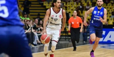 Jogadores do Flamengo durante preparação para enfrentar o Botafogo no Torneio de Abertura do NBB