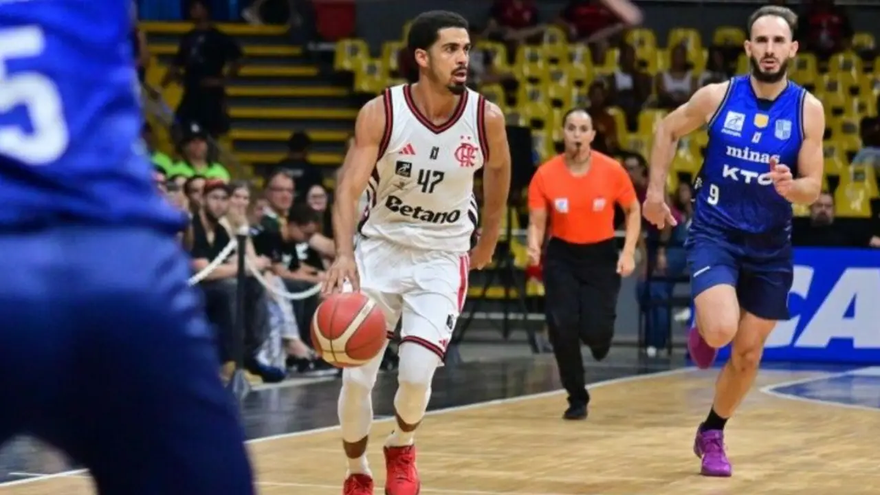 Jogadores do Flamengo durante preparação para enfrentar o Botafogo no Torneio de Abertura do NBB