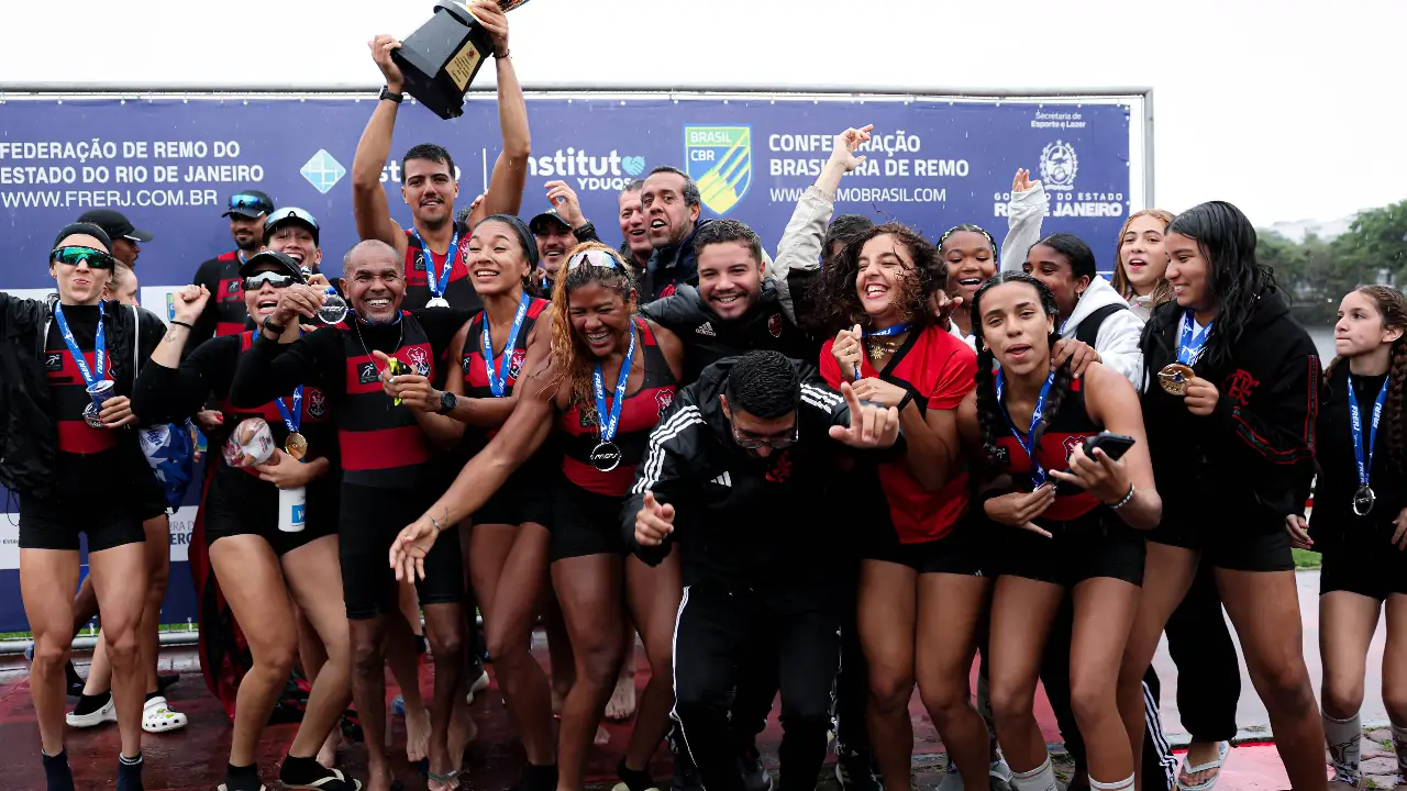 Remadores do Flamengo durante Regata do Campeonato Estadual na Lagoa Rodrigo de Freitas Remadores do Flamengo durante Regata do Campeonato Estadual na Lagoa Rodrigo de Freitas