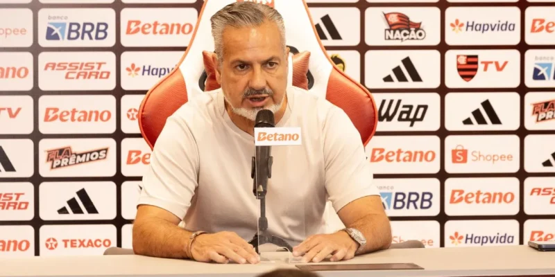 José Boto, diretor de futebol do Flamengo, durante entrevista no Ninho do Urubu