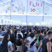 Público participa da Festa Literária Internacional de Maricá na Orla do Parque Nanci