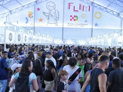 Público participa da Festa Literária Internacional de Maricá na Orla do Parque Nanci