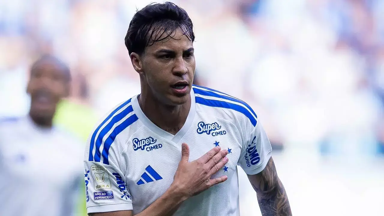 Kaio Jorge comemora um dos três gols pelo Cruzeiro contra o Grêmio na vitória por 4 a 2 pelo Brasileirão 2026