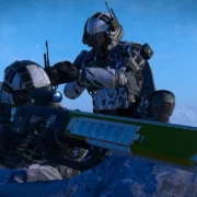 Soldado camuflado com rifle de precisão em imagem de divulgação do bônus Alcance da Autoridade de Helldivers 2.