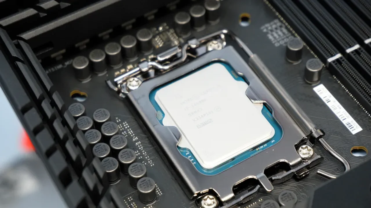 Placa-mãe Gigabyte da família B760 com soquete Intel LGA1700 e conectores de memória RAM. Placa-mãe Gigabyte da família B760 com soquete Intel LGA1700 e conectores de memória RAM.