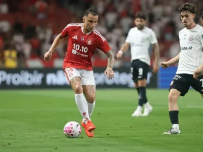 Vitinho comemora gol do Internacional contra o Corinthians no Beira-Rio pelo Brasileirão 2026
