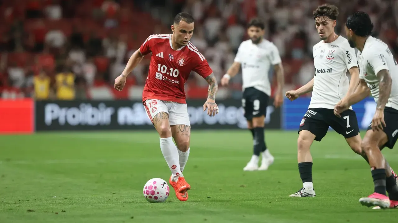 Vitinho comemora gol do Internacional contra o Corinthians no Beira-Rio pelo Brasileirão 2026
