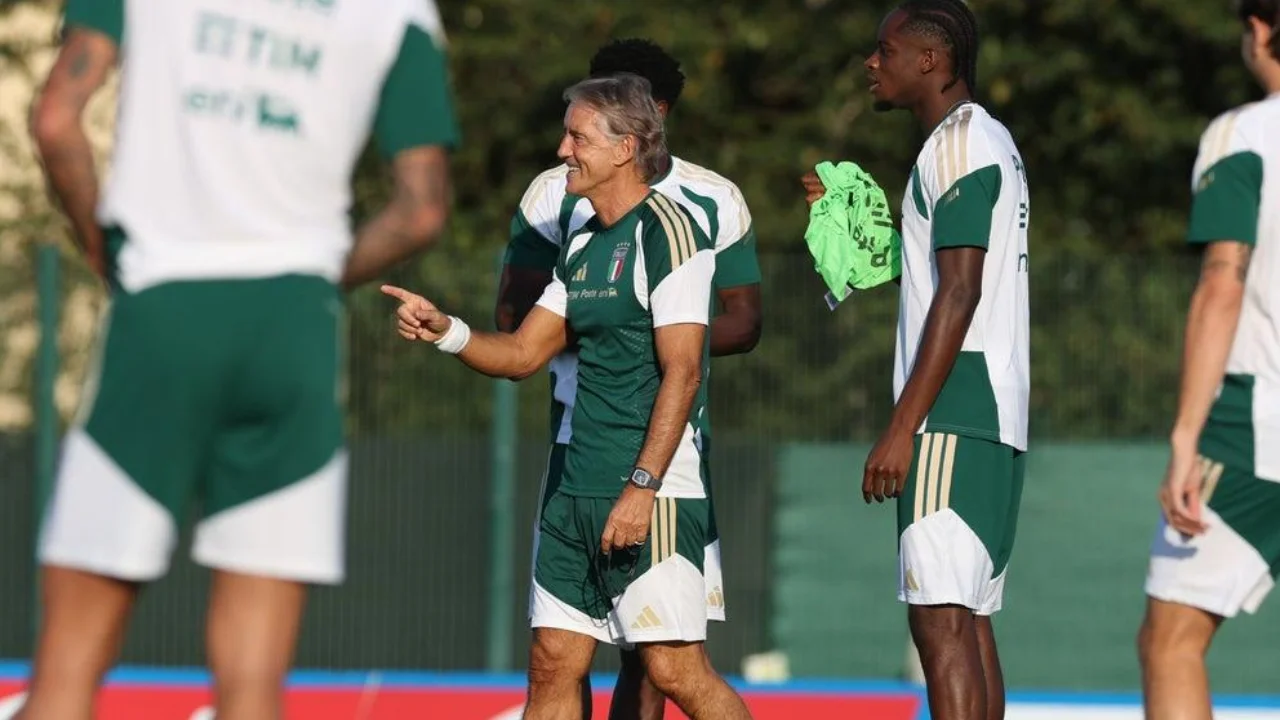 Jogadores da seleção italiana durante preparação para enfrentar a Turquia pela Nations League Jogadores da seleção italiana durante preparação para enfrentar a Turquia pela Nations League