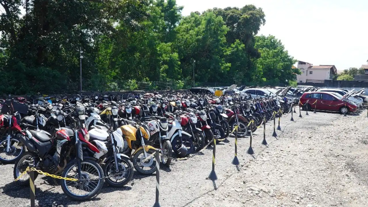 Carros e motos apreendidos disponíveis para leilão em São Gonçalo Carros e motos apreendidos disponíveis para leilão em São Gonçalo